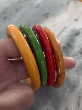 Bake light? Colorful vintage Bangle Set - Yellow, Green, Red, root beer